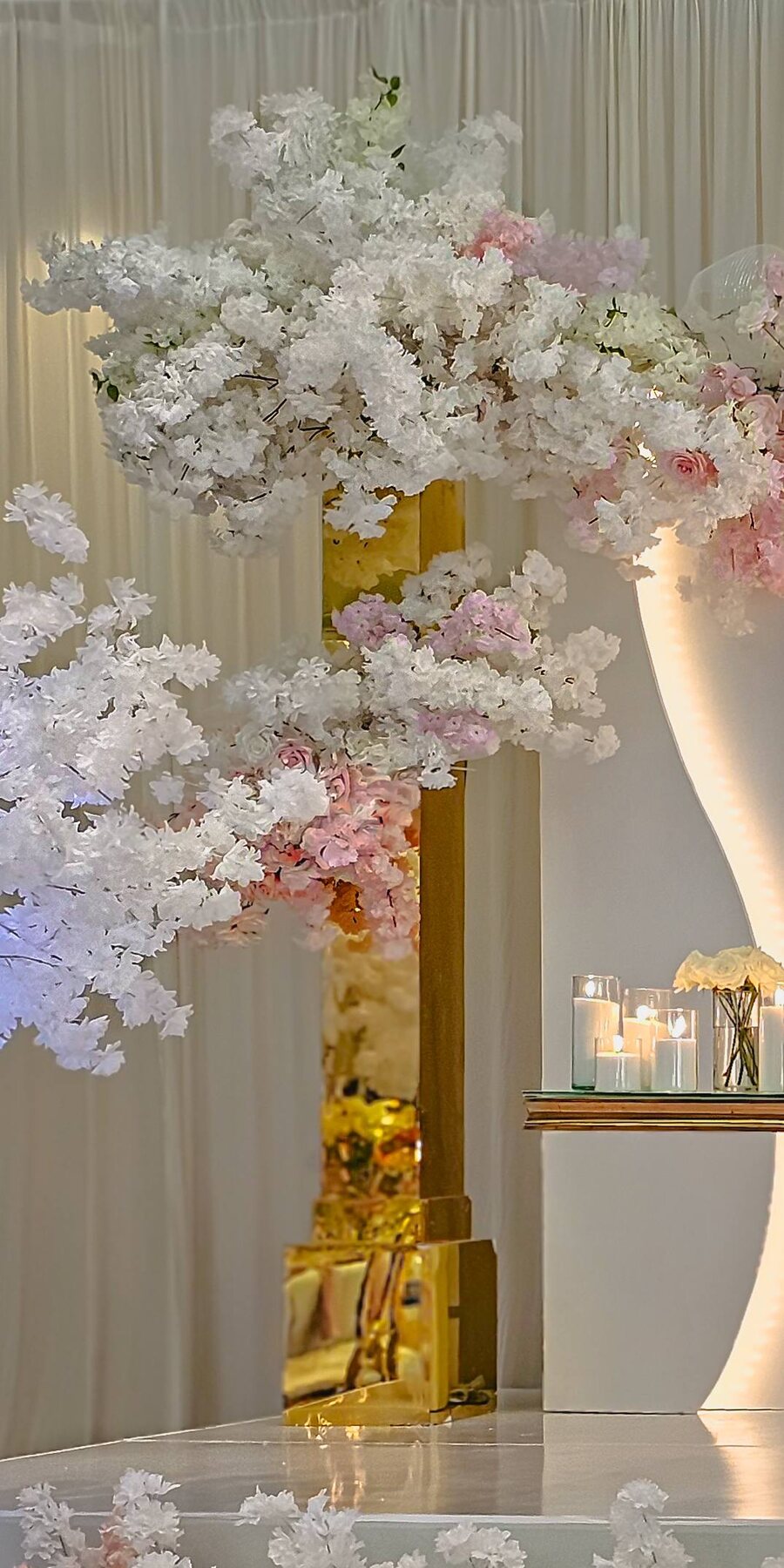 White & Gold Sweetheart Wedding by Gigi Backdrops