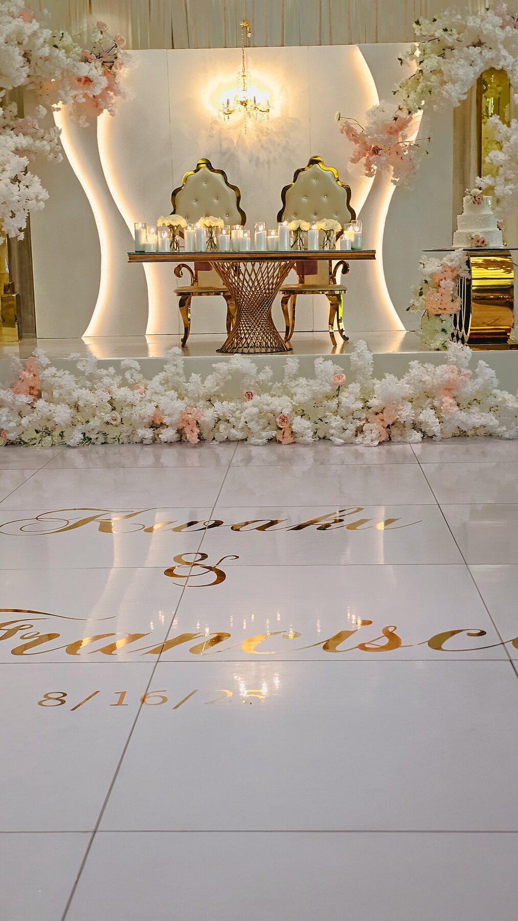 White & Gold Sweetheart Wedding by Gigi Backdrops