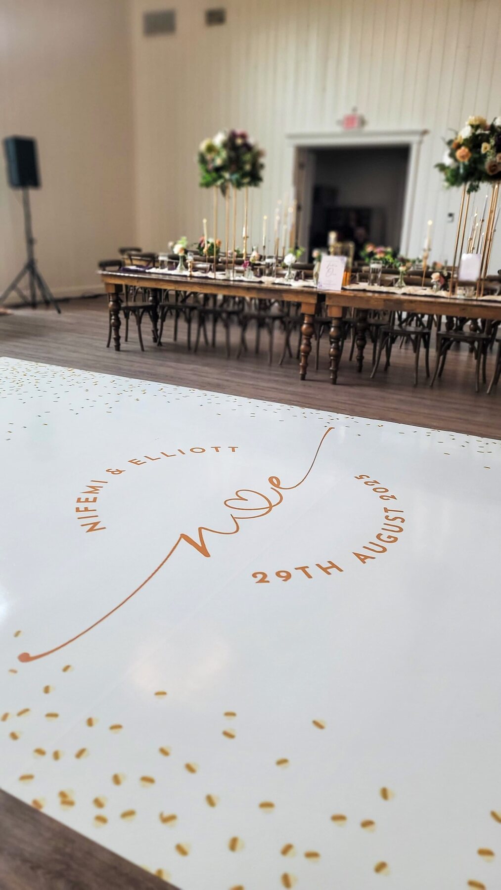 White & Gold Sweetheart Wedding by Gigi Backdrops